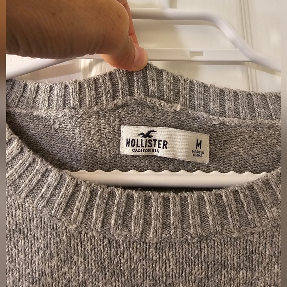 Oversized Hollister Sweater | Size Medium - Picture 7 of 8